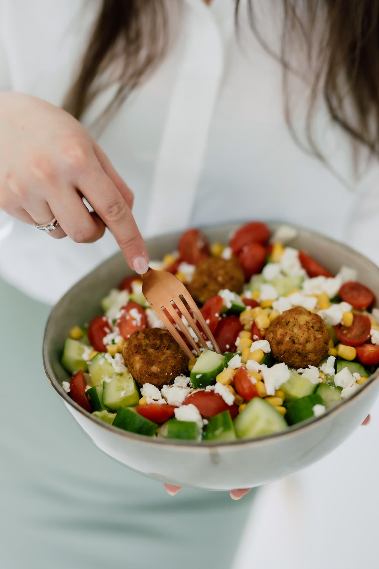 Fysiotherapeut Bart legt uit hoe de legpress uitgevoerd moet worden.